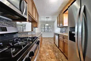 990 Redway Ln, Houston, TX 77062 - Photo 11