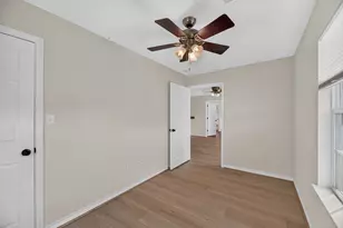 570 Stovall Dr, Palacios, TX 77465 - Photo 7