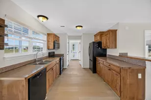 570 Stovall Dr, Palacios, TX 77465 - Photo 17