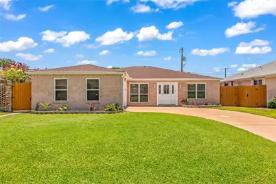 5611 Palm Circle, Galveston, TX 77551 - Photo 1