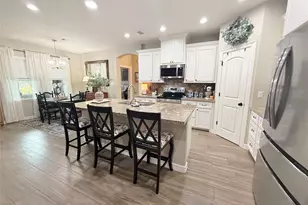 429 Twin Lakes Blvd W, West Columbia, TX 77486 - Photo 3