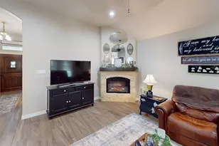 429 Twin Lakes Blvd W, West Columbia, TX 77486 - Photo 9