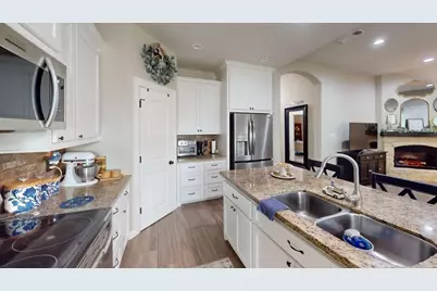 429 Twin Lakes Boulevard W, West Columbia, TX 77486 - Photo 17