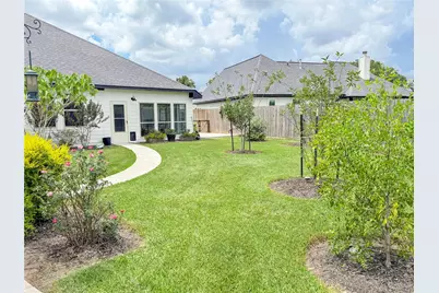 429 Twin Lakes Boulevard W, West Columbia, TX 77486 - Photo 3