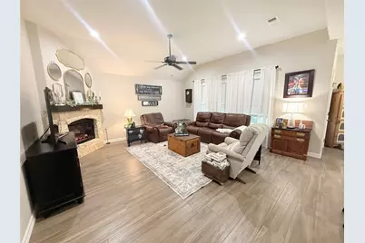 429 Twin Lakes Boulevard W, West Columbia, TX 77486 - Photo 11