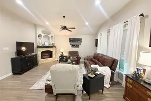 429 Twin Lakes Blvd W, West Columbia, TX 77486 - Photo 9