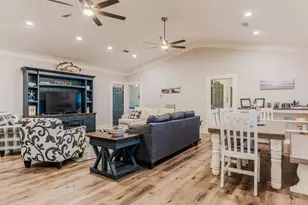 837 Wightman St, Matagorda, TX 77457 - Photo 19