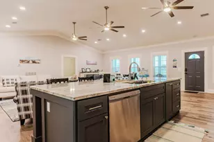 837 Wightman St, Matagorda, TX 77457 - Photo 9