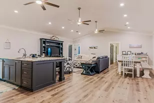 837 Wightman St, Matagorda, TX 77457 - Photo 7