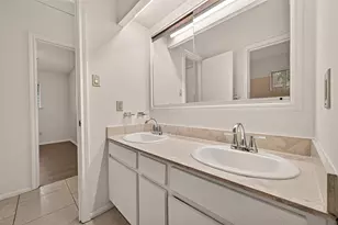8807 Langdon Ln, Houston, TX 77036 - Photo 37