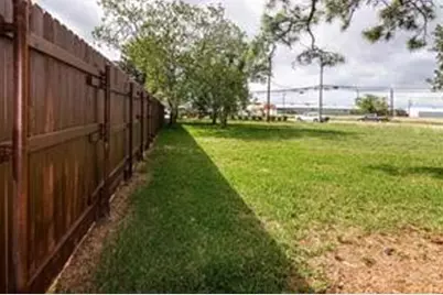 520 Fm 517 Road W, Dickinson, TX 77539 - Photo 17