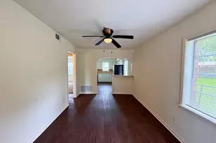 214 Crawford St, Huntsville, TX 77340 - Photo 3