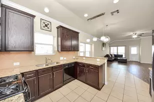 6611 Hawkins Hill Ln, Dickinson, TX 77539 - Photo 7