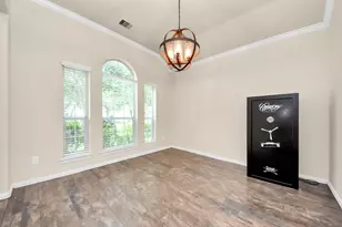 6611 Hawkins Hill Ln, Dickinson, TX 77539 - Photo 5
