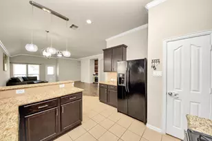 6611 Hawkins Hill Ln, Dickinson, TX 77539 - Photo 11