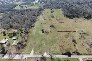 320 W Pleasant St, Brazoria, TX 77422 - Photo 1