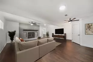 2303 Perryman Ave, Palacios, TX 77465 - Photo 9