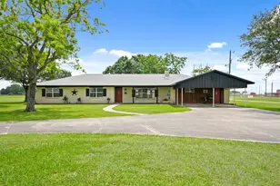 2303 Perryman Ave, Palacios, TX 77465 - Photo 3