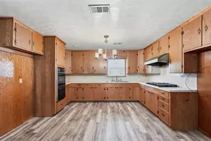 212 Jones Rd, Highlands, TX 77562 - Photo 7