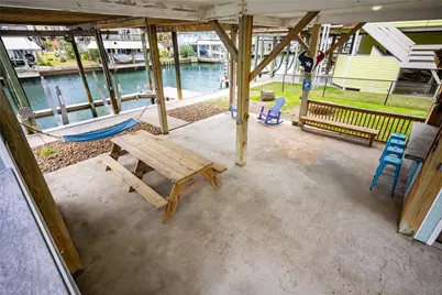 22105 Deaf P Smith Drive, Galveston, TX 77554 - Photo 33