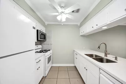 44 Tri Oaks Lane #44, Houston, TX 77043 - Photo 7