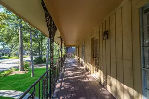 131 Shadowood St, Conroe, TX 77304 - Photo 5