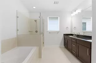 960 W 24th St, Houston, TX 77008 - Photo 35