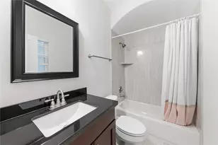960 W 24th St, Houston, TX 77008 - Photo 15