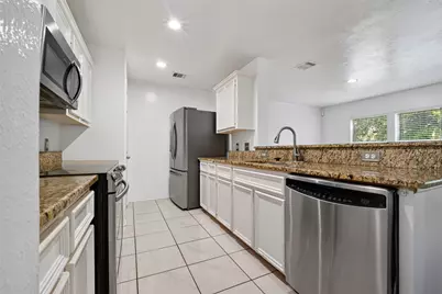 2735 Woodridge Manor Drive, Houston, TX 77087 - Photo 19