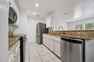 2735 Woodridge Manor Dr, Houston, TX 77087 - Photo 19