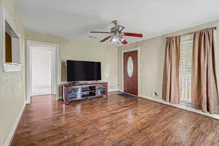 126 Huisache St, Lake Jackson, TX 77566 - Photo 5