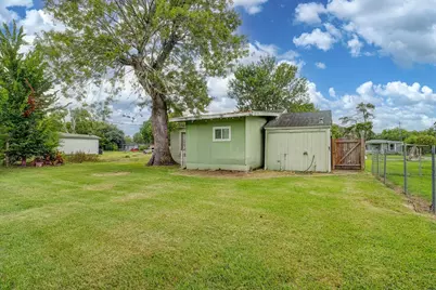 126 Huisache Street, Lake Jackson, TX 77566 - Photo 23