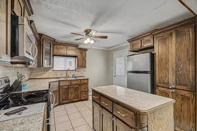 126 Huisache Street, Lake Jackson, TX 77566 - Photo 11