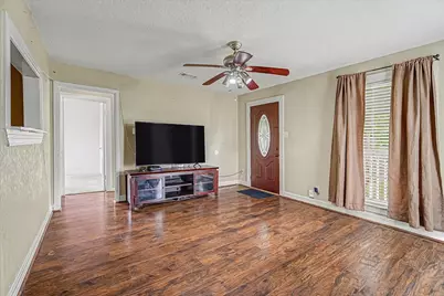 126 Huisache Street, Lake Jackson, TX 77566 - Photo 5