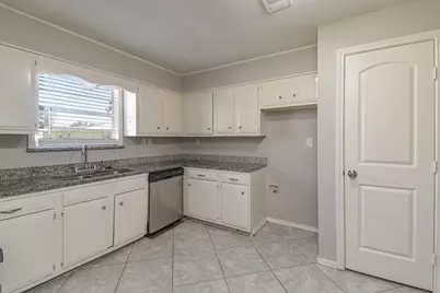 208 17th Avenue N, Texas City, TX 77590 - Photo 5
