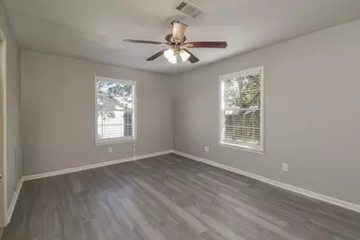 208 17th Avenue N, Texas City, TX 77590 - Photo 3