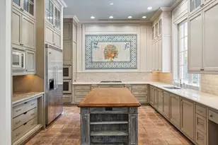 3665 Knollwood St, Houston, TX 77019 - Photo 9