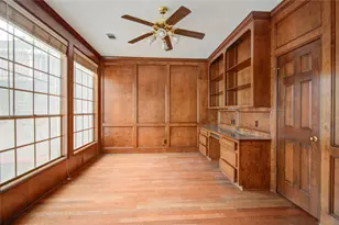 9506 Bayou Brook St, Houston, TX 77063 - Photo 13