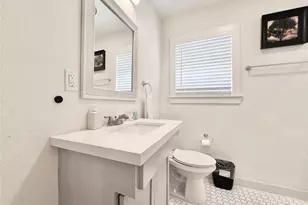 218 W 15th St, Houston, TX 77008 - Photo 11
