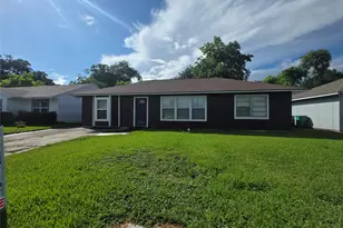 705 N Circle Dr, Baytown, TX 77520 - Photo 1