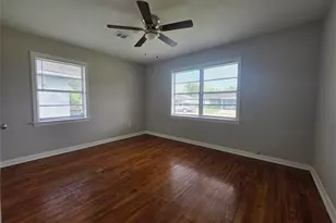 705 N Circle Dr, Baytown, TX 77520 - Photo 11