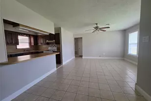 705 N Circle Dr, Baytown, TX 77520 - Photo 7