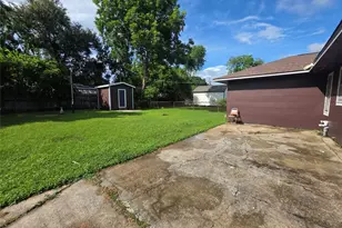705 N Circle Dr, Baytown, TX 77520 - Photo 17