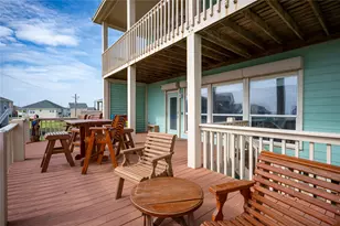 3228 Castle Dr, Crystal Beach, TX 77650 - Photo 7