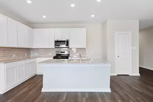 2414 E Heritage Dr, Dayton, TX 77535 - Photo 5