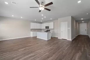 2414 E Heritage Dr, Dayton, TX 77535 - Photo 9