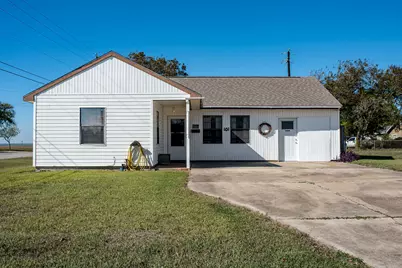 101 Lubbock Street, Point Comfort, TX 77979 - Photo 1