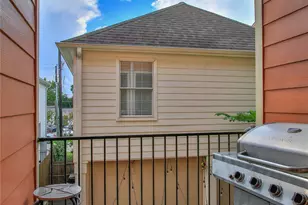 1049 W 22nd St, Houston, TX 77008 - Photo 13