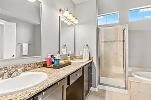 1049 W 22nd St, Houston, TX 77008 - Photo 17