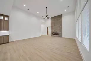 359 Louvenia Ct, Pinehurst, TX 77362 - Photo 7